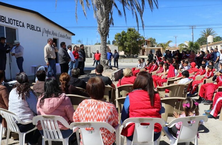 Visita de Felipe Prado a la comunidad de Bahía Asunción