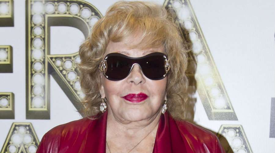 Silvia Pinal bromea sobre su hospitalización