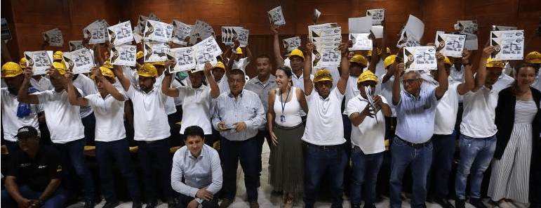 65 exguerrilleros de las Farc se graduaron en el Valle del Cauca