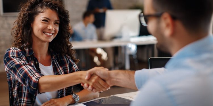Conozca los incentivos a los que tiene derecho si estas empleados a menores de 28 años y es su primer empleo.