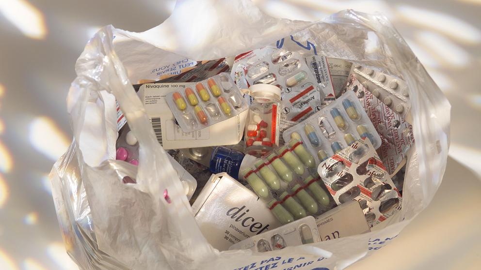 Farmacias y droguerías a cumplir la norma
