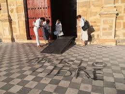 FEMINISTAS VANDALIZAN LA CATEDRAL DE CAMPECHE