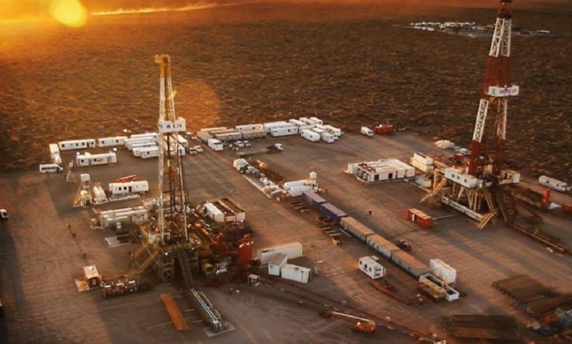 La crisis paraliza Vaca Muerta, la joya petrolera de Argentina