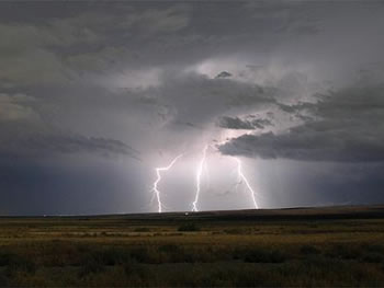 COMO PROTEGERSE ANTE UNA TORMENTA ELECTRICA