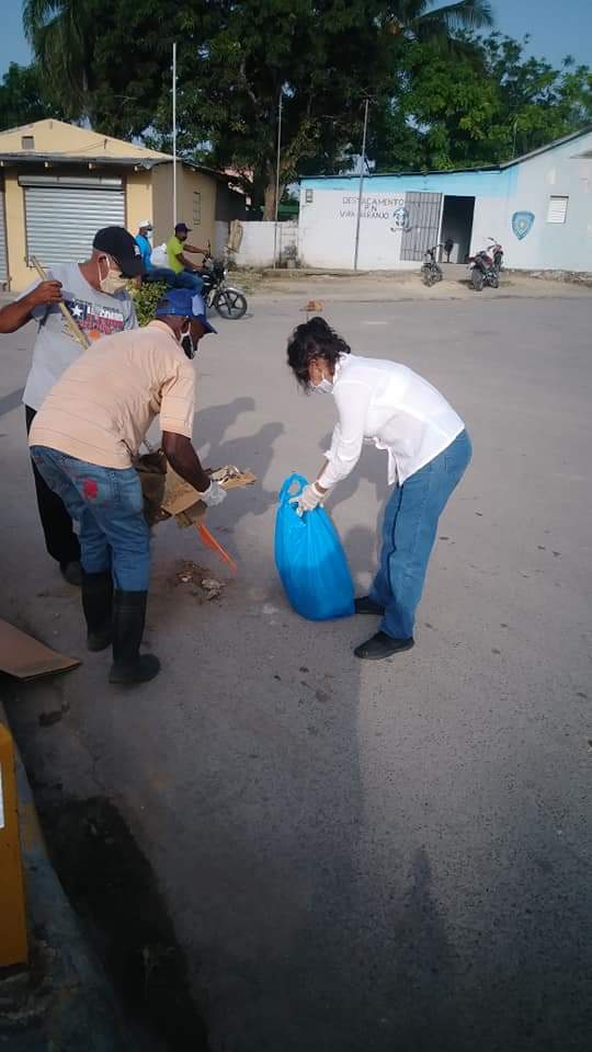 Jornada de limpieza en la comunidad del naranjo por el ayuntamiento de San luis y sus comunitarios / la verdad libre