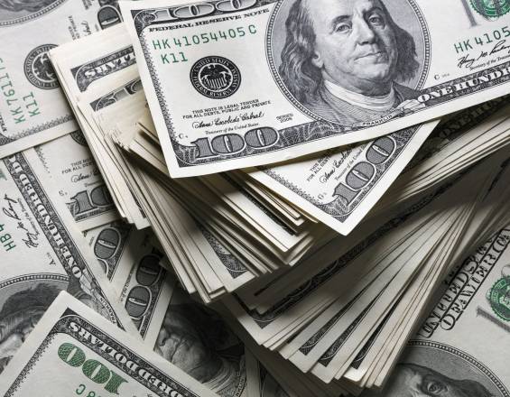 El dólar blue cayó al valor más bajo del mes