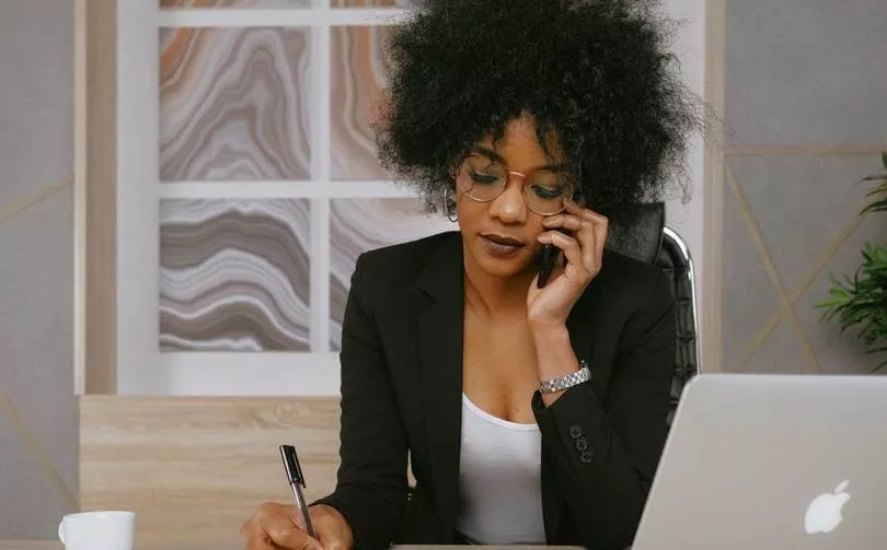 Trabajar en moda: cómo superar una video-entrevista