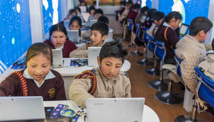 Los escolares de Zaña disfrutan así de la educación digital