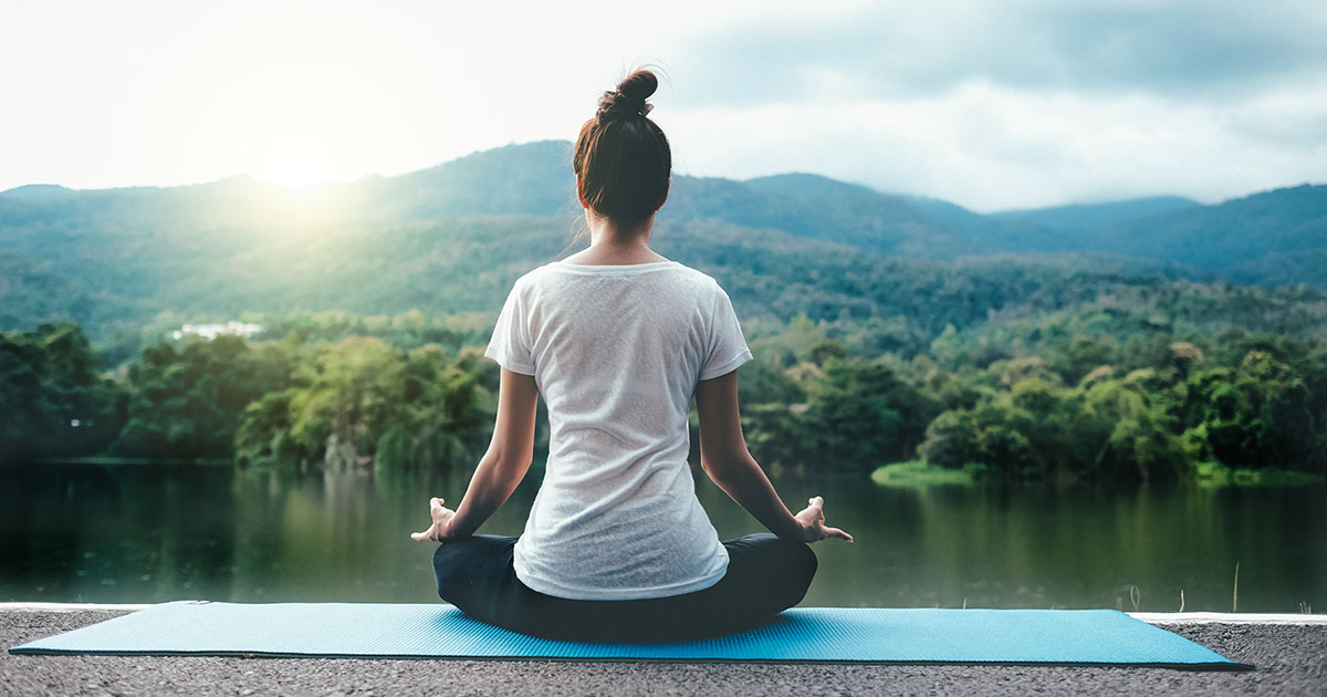 Cómo hacer yoga en casa, en 8 claves