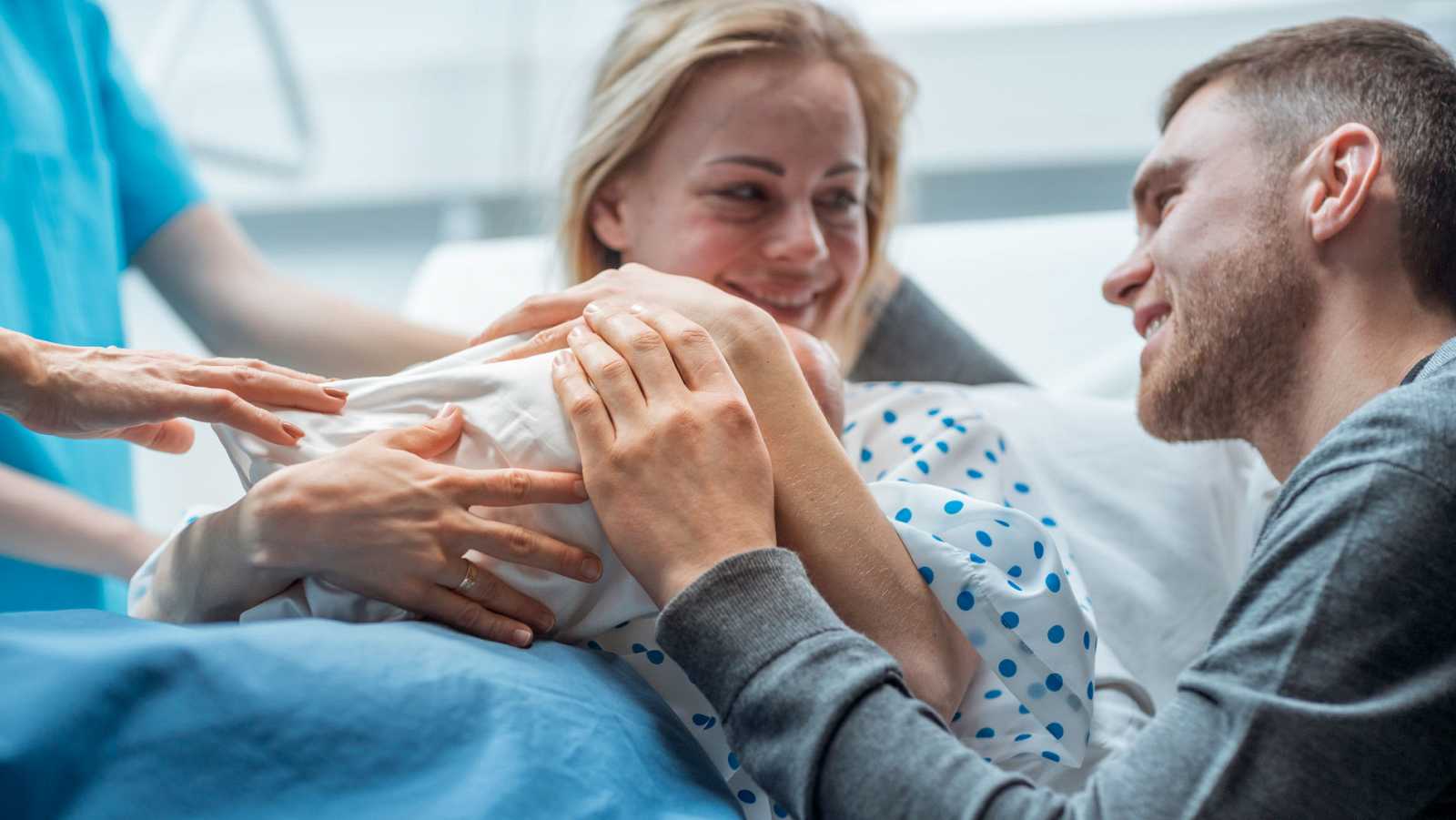 VOY A TENER UN HIJO EN 2020: ¿QUÉ TENGO QUE SABER SOBRE LOS PERMISOS DE PATERNIDAD Y MATERNIDAD?