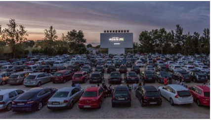 Manuel Ramos. VUELVE EL CINE EN PANTALLA GRANDE, SIN SALAS Y DESDE EL COCHE, DOS MESES DESPUÉS.