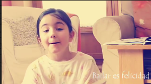 Emma bailando