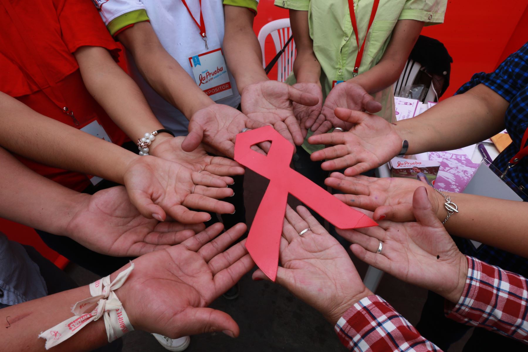 Paciente recuperado con nuevo tratamiento da esperanzas para una cura contra el sida