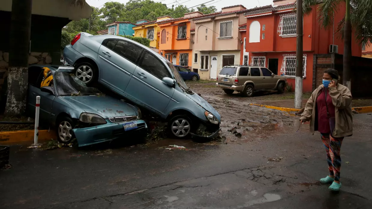 La tormenta Amanda deja al menos 14 muertos en El Salvador y ahora se dirige a Guatemala y México