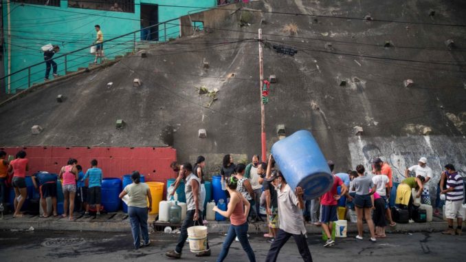 Venezuela La Embajada del gobierno de Juan Guaidó en Argentina entregó ayudas a más de 800 familias venezolanas para hacer frente al corona