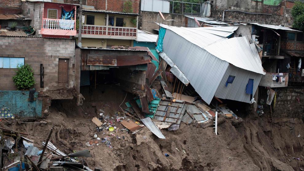 Alerta Roja por lluvias: Tormenta tropical Amanda deja al menos once fallecidos y severas inundaciones en El Salvador