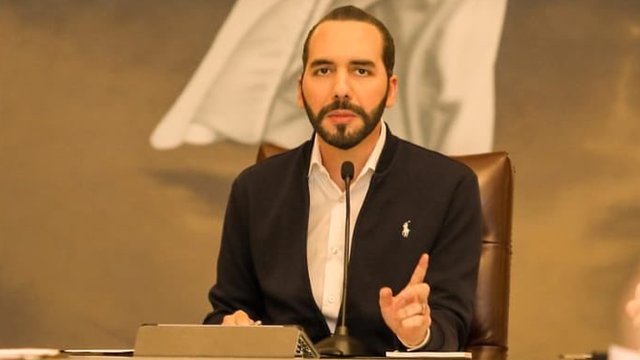 Bukele anuncia nuevas restricciones de movilidad