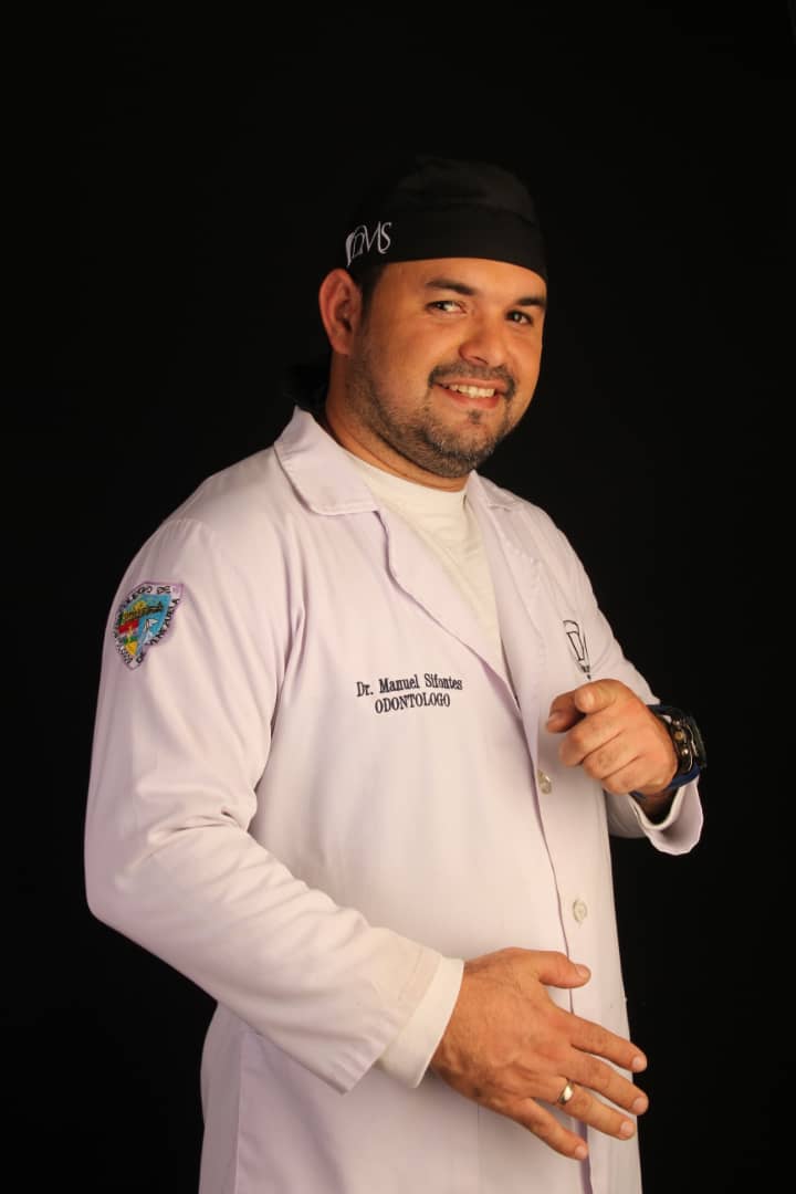 Odontólogo Manuel Sifontes. especialista en restauracion estetica, prótesis fija, carillas directas e indirectas, extraccion, ortodoncia.