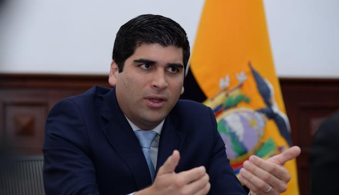Otto Sonnenholzner renuncia a la Vicepresidencia de la República del Ecuador.