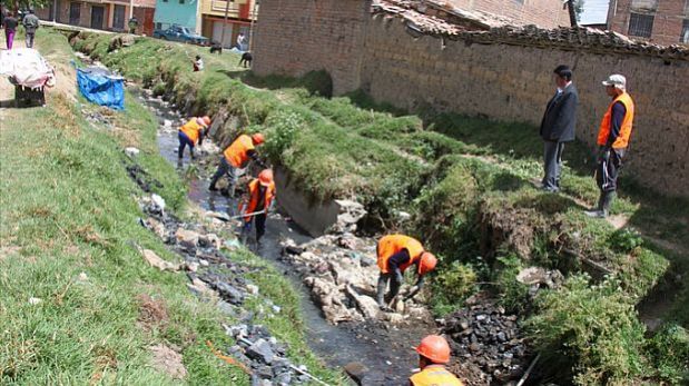 Vecinos limpian el río Silao

