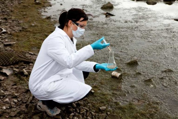 ¿Que contamina el agua?
