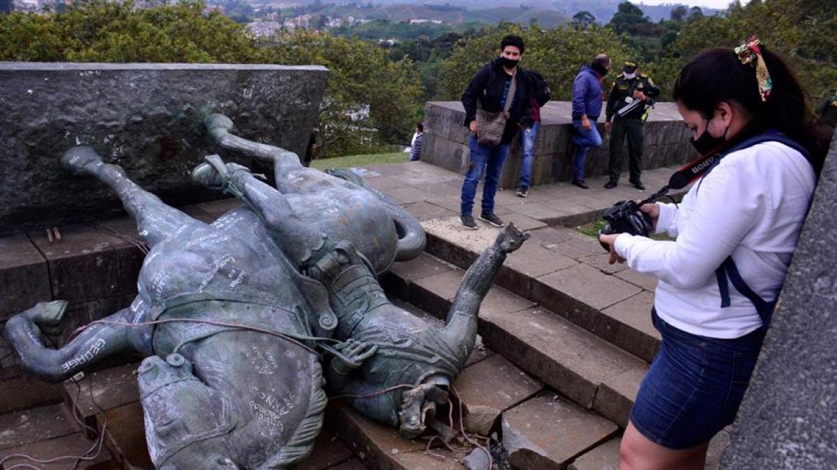 Derriban estatua de Sebastián de Belalcázar en el Morro de Popayán