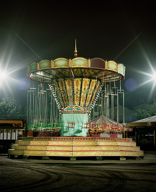 2 muchacho son atacados por un parque de diversiones