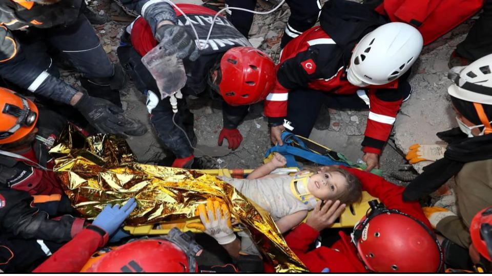 Hemos asistido a un milagro”: niña de 3 años es rescatada con vida 91 horas después del terremoto en Turquía