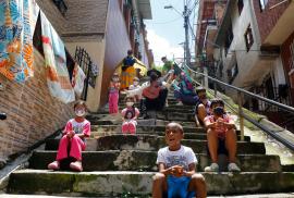 En Medellín buscan 8 mil estudiantes que no volvieron a clases