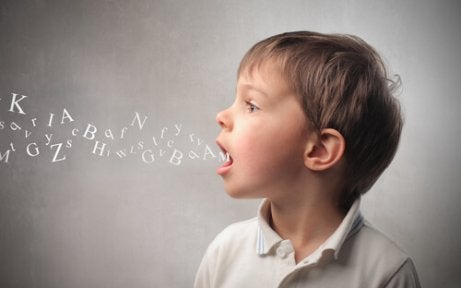 ¿Cómo podemos ayudar a los niños con problemas del habla?