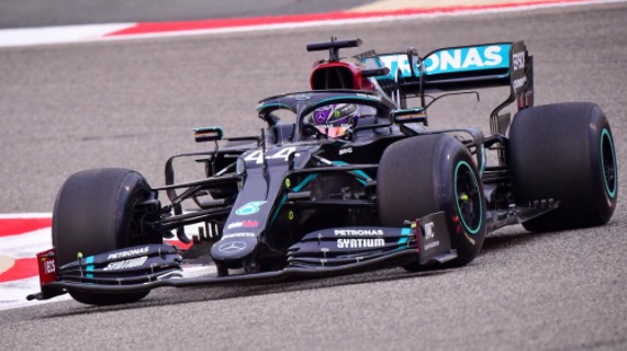 Piloto de Mercedes Benz, Lewis Hamilton con coronavirus, será el gran ausente en el Gran Premio de Sakhir.