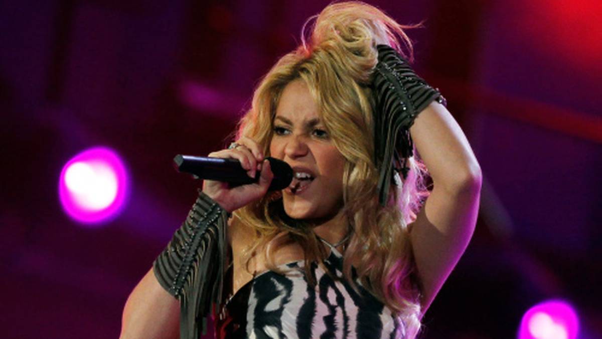 Shakira se convierte en una 'skater' para 'Girl Like Me' con Black Eyed Peas  Este contenido ha sido publicado originalmente por Diario EL C