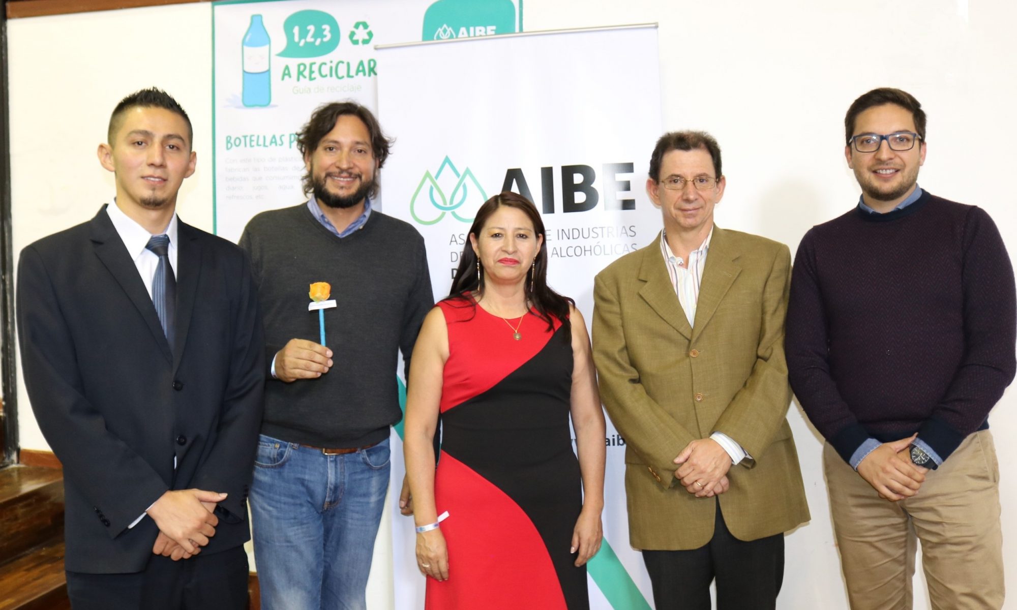 Fernández Madrid en la final de concurso AIB 123 a reciclar. Categoría (traje creativo).