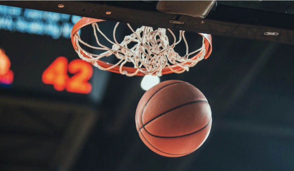 Paridad de derrotas y victorias en la sección de baloncesto