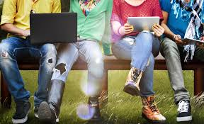 ¿Cómo influyen los medios de comunicación y redes sociales entre los adolescentes?