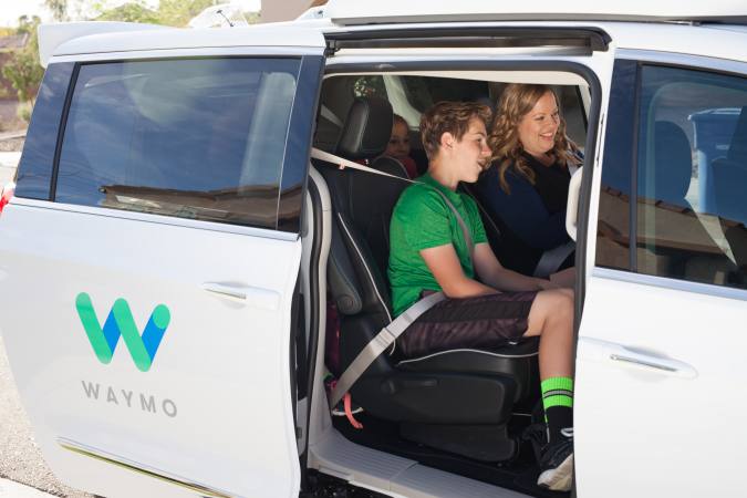 Avis trabajará con Waymo en programa de autos autónomos