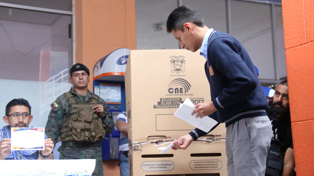LOS ADOLESCENTES Y EL VOTO FACULTATIVO  (EDITORIAL)
