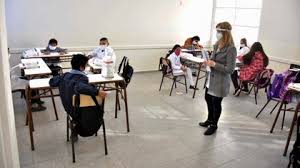 Clases presenciales podrían ser hasta 2022 por vacunación: MRM