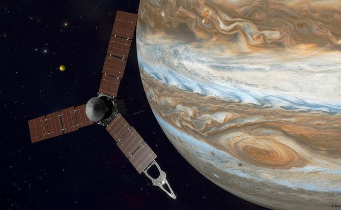 La sonda Juno sobrevuela la Gran Mancha Roja de Júpiter por primera vez.