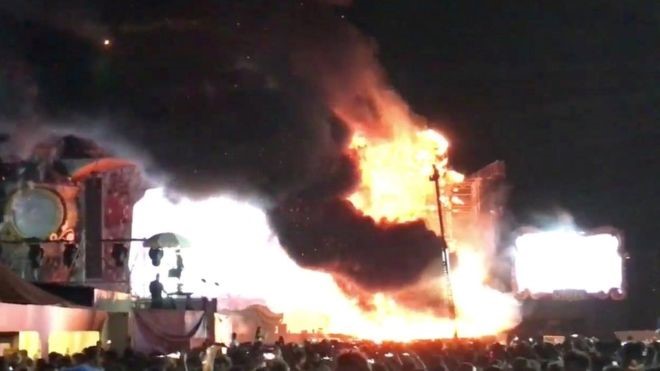 España: gran incendio en el escenario de festival de música electrónica.