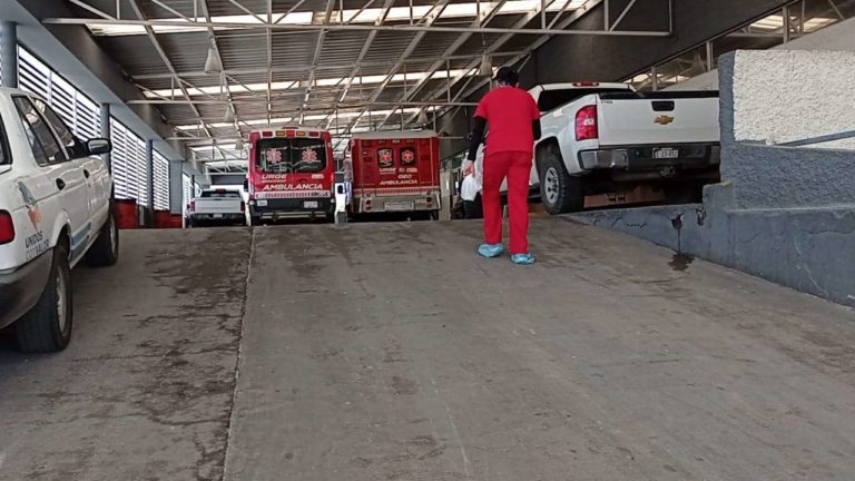 Llega adolescente con feto en caja al hospital General