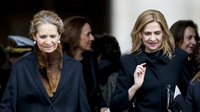 Las infantas Elena y Cristina se vacunaron contra el coronavirus en Abu Dhabi