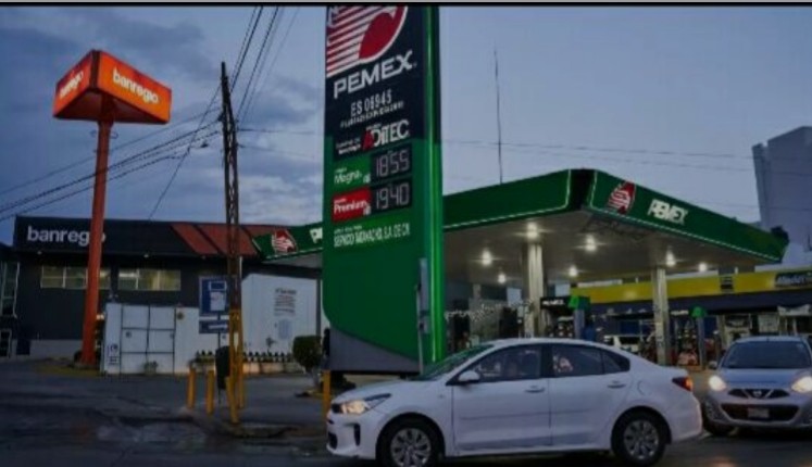 Tendría que pasar algo ‘drástico’ para bajar la calificación de Pemex: Fitch