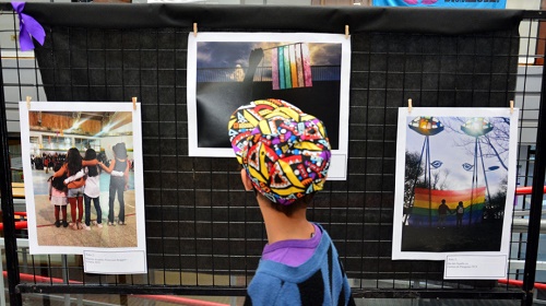 Muestra fotográfica sobre "Derechos Humanos, Diversidad, Infancias Trans" en Viedma