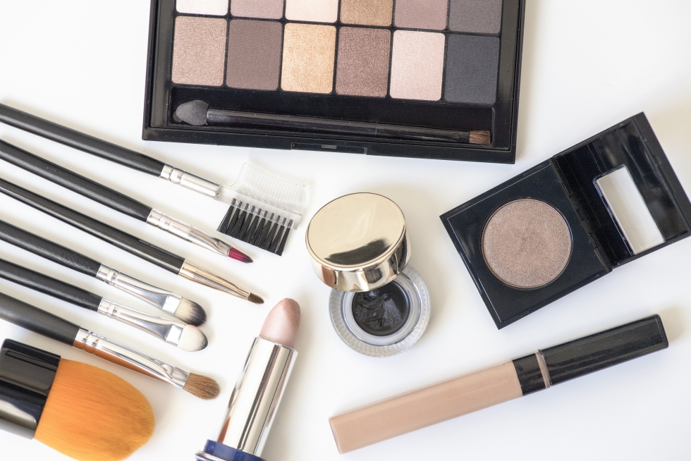 LA CAN COMERCIALIZA PRODUCTOS COSMETICOS DE MANERA MAS FACIL Y ASI PROTEGIENDO AL CONSUMIDOR