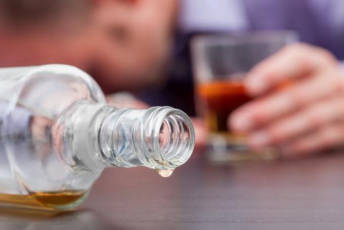 247 personas fallecieron en 2020 por consumir bebidas adulteradas