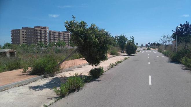 Cabanes busca soluciones para evitar el derribo del edificio Playa Ribera