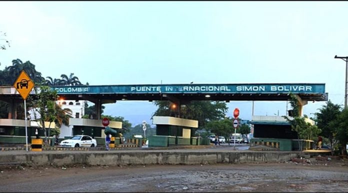 Paso restringido por el puente Simón Bolívar