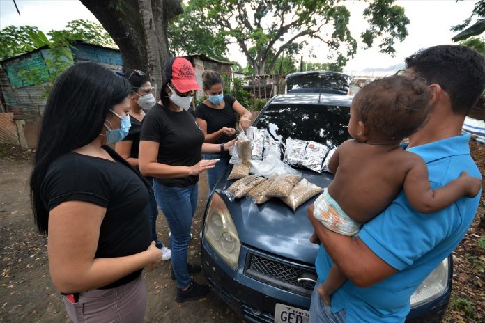 Familias de Villa Samán favorecidas con jornada benéfica