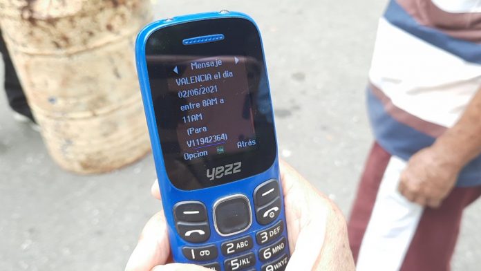 Requisito indispensable: Piden llevar teléfono al que llegó el mensaje para ser vacunados en la CHET